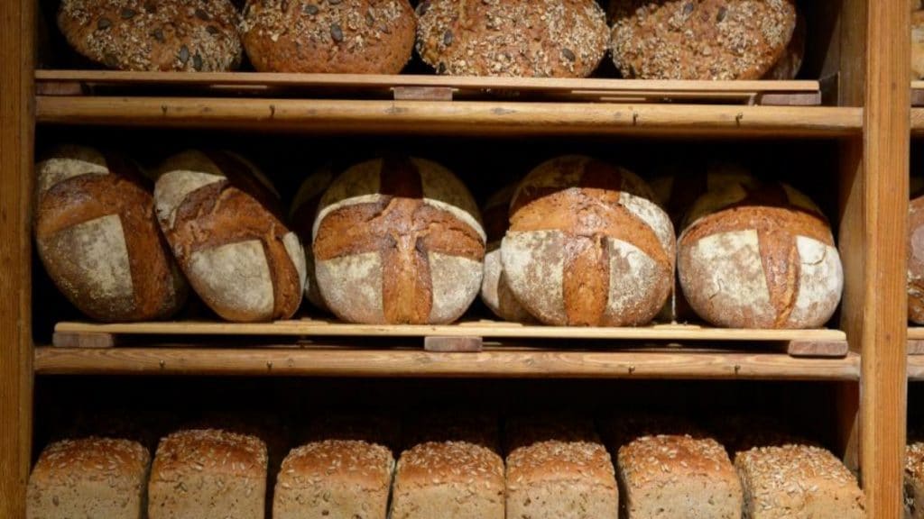 Общество: Пекарю грозит штраф €25 000 за то, что он писал сокращение «кг» не маленькими буквами, а большими