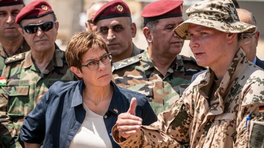 Политика: Скандал: Карренбауэр хочет отправить в Сирию немецких солдат