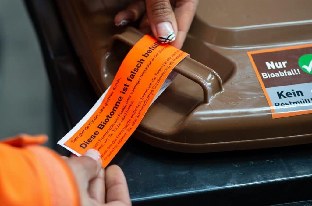 Общество: Жителей Германии, которые неправильно сортируют мусор, будут наказывать «красными карточками» и штрафами