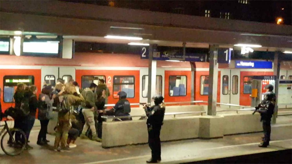 Происшествия: Пассажиров под дулом автоматов вывели из поезда в Кельне