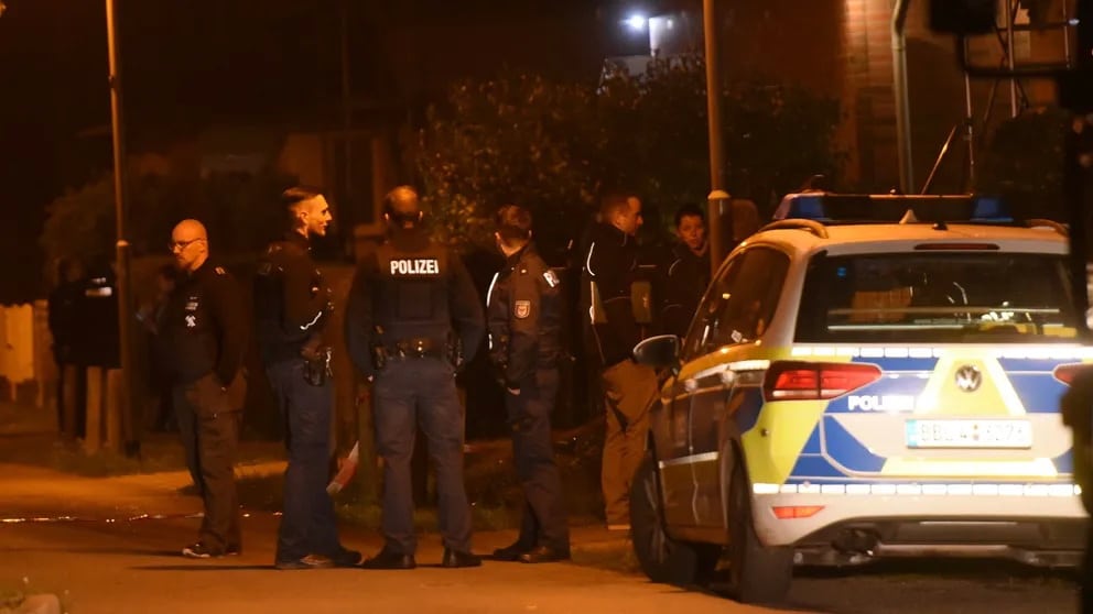 Происшествия: Соседи услышали крики, затем в саду нашли труп: в Бранденбурге очередная драма