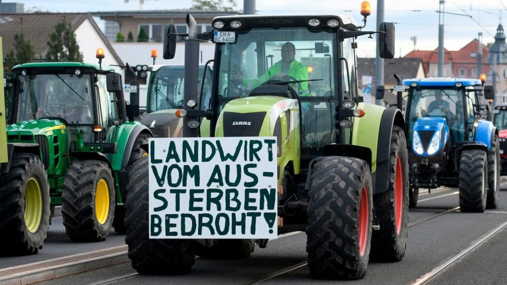 Происшествия: Немецкие фермеры парализовали города Германии: ожидаются заторы и беспорядки