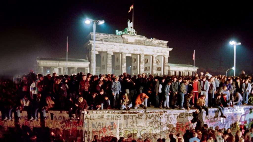 Общество: День германского единства: что объединяет и разделяет сильную нацию?
