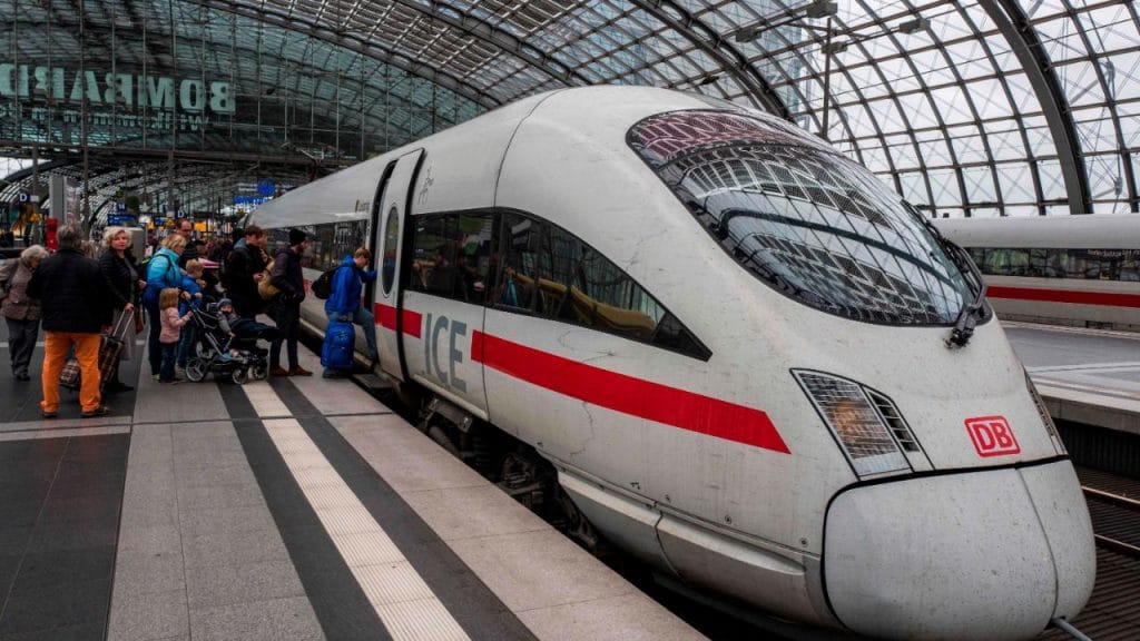 Общество: Новые маршруты и дешевые билеты: Deutsche Bahn готовит приятные сюрпризы для своих клиентов