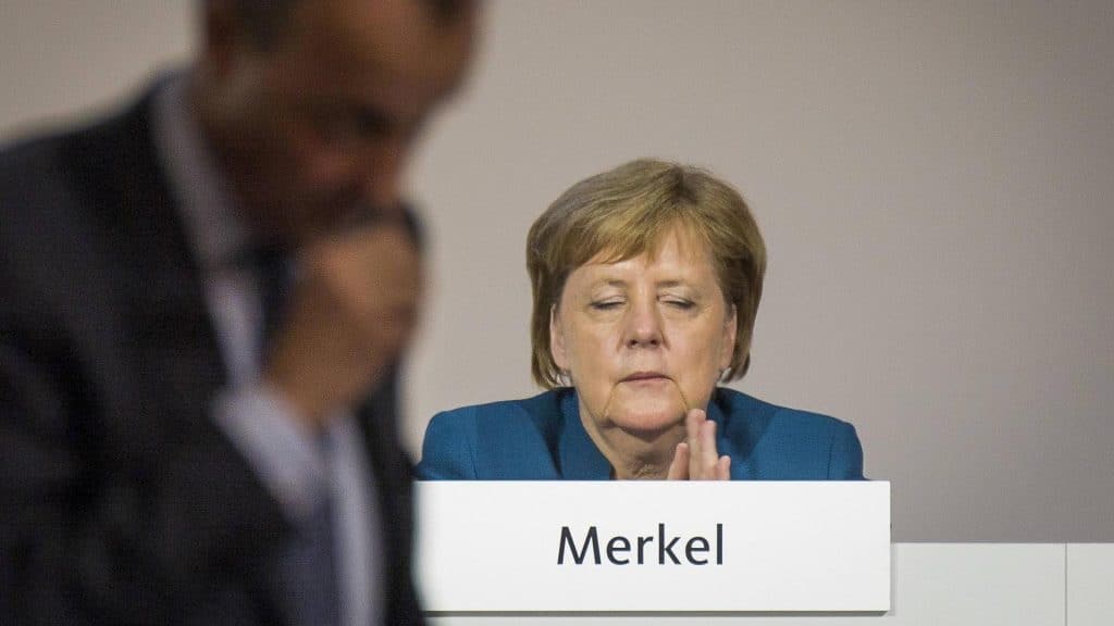 Политика: Открытое нападение на канцлера: «Во всех бедах Германии виновата Меркель»