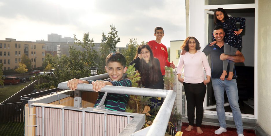 Общество: Долгий путь: семья беженцев из Сирии обрела счастье в Берлине