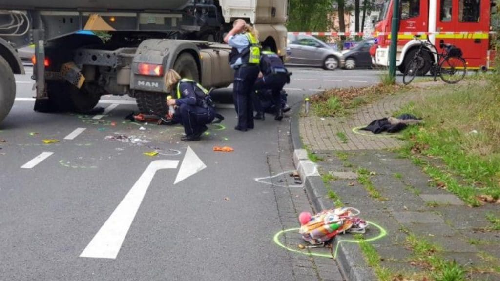 Происшествия: Леверкузен: водитель грузовика сбил 11-летнюю школьницу