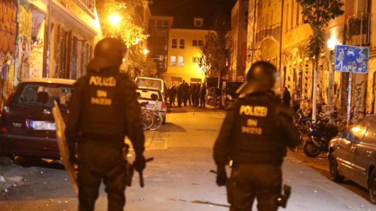 В Лейпциге левые экстремисты напали на полицейских, устроили беспорядки и поджоги