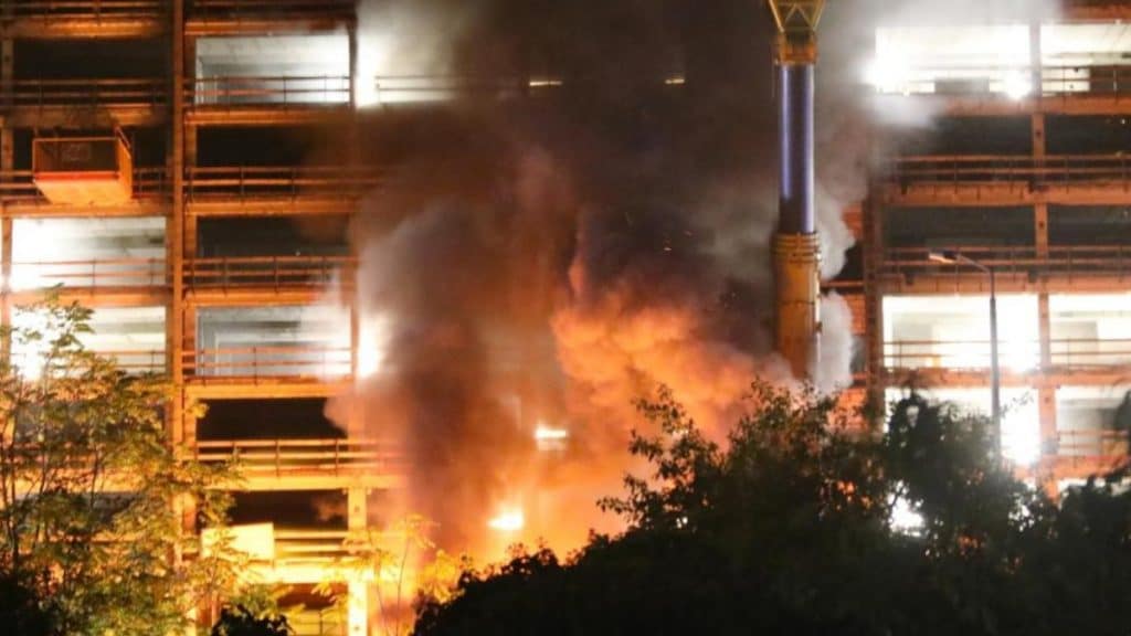 Происшествия: Лейпциг: неизвестные спровоцировали крупный пожар на стройке, поставив под угрозу жизнь других
