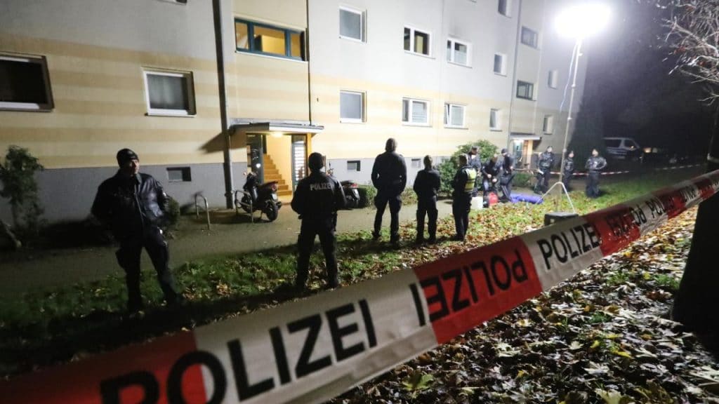 Происшествия: В Гамбурге неизвестный принес труп женщины к входной двери многоэтажного дома