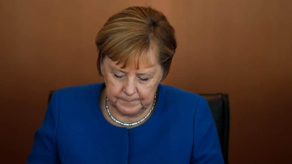 Политика: Политики устроили войну за власть за спиной Меркель