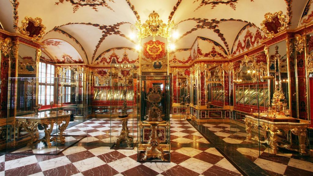 Происшествия: Полиция в отчаянии: €500 тыс за головы злоумышленников, ограбивших музей в Дрездене