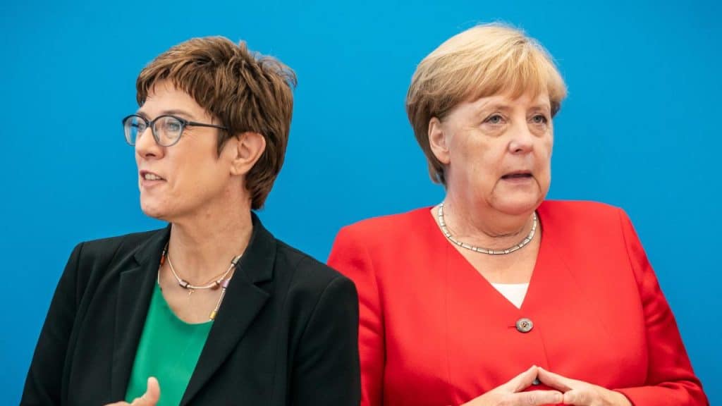 Политика: Союз планирует восстание против Меркель и Крамп-Карренбауэр