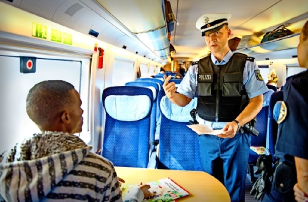 Общество: Мигранты в Германии смогут бесплатно ездить на общественном транспорте