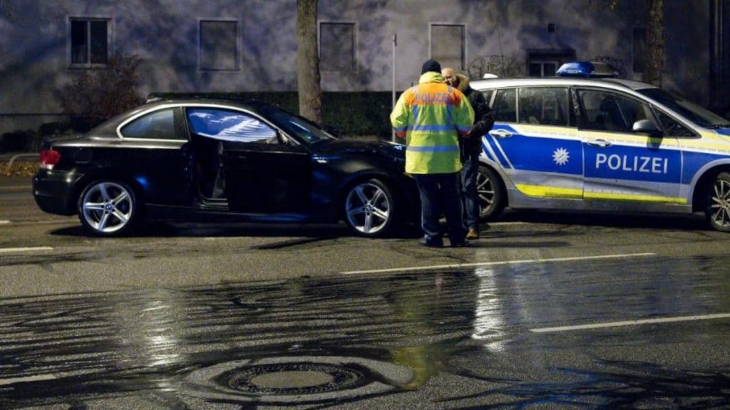 Происшествия: Мюнхен: пытаясь скрыться от полиции, водитель насмерть сбил 14-летнего парня