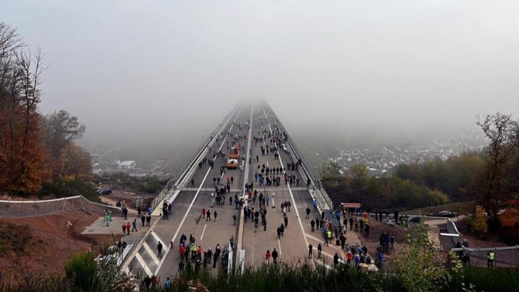 Общество: Самый крупный проект по постройке моста в Европе: в Германии октрыли мост Хохмозельбрюкке