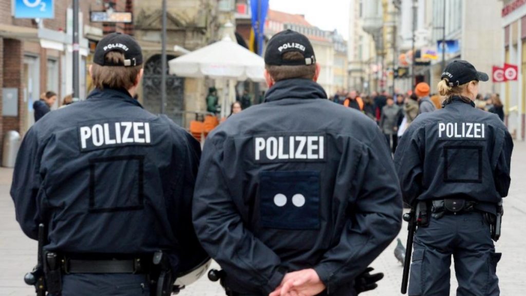 Деньги: В Германии полицейские вынуждены искать вторую работы, так как их зарплаты не хватает на жизнь