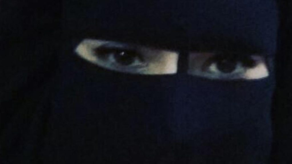 Общество: Угроза исходит от слабого пола: все больше женщин в Германии становятся исламистами