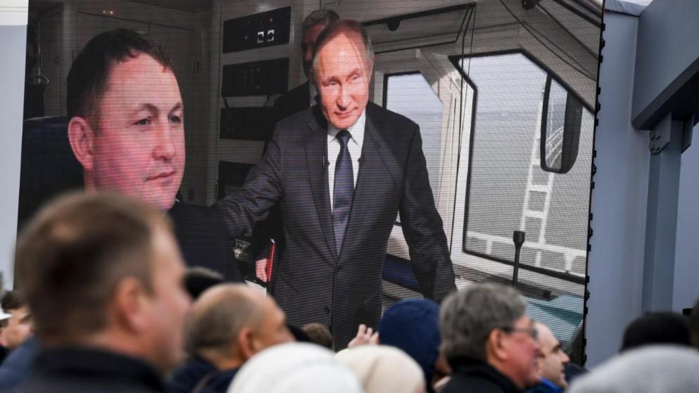 Отовсюду обо всем: Из России в Крым: Путин открыл «мост позора»