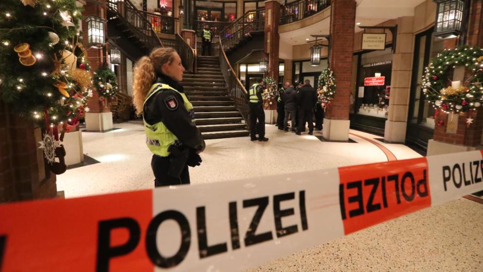 Происшествия: Вытащил нож и набросился на официанта: в Гамбурге произошло нападение