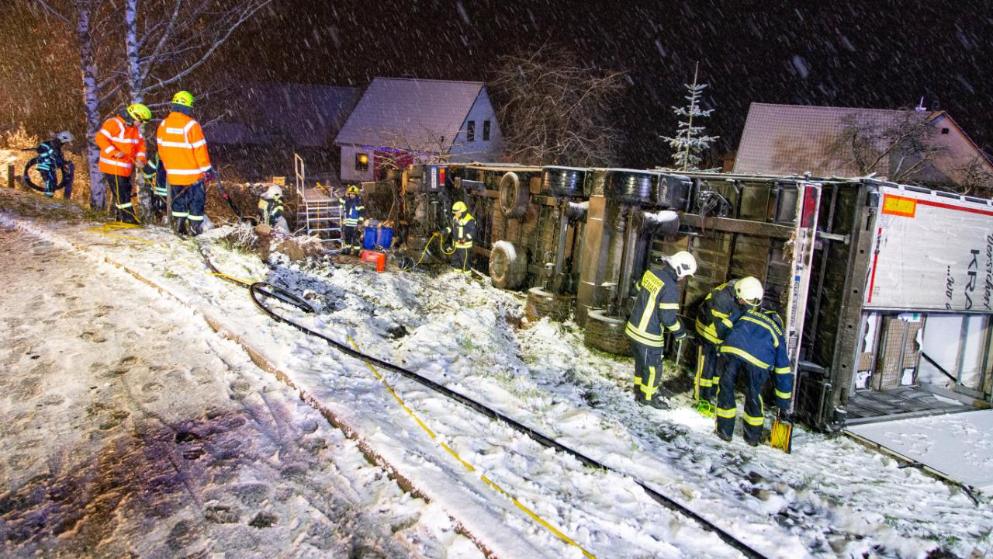 Происшествия: Внезапные снегопады в Германии спровоцировали панику и хаос на дорогах