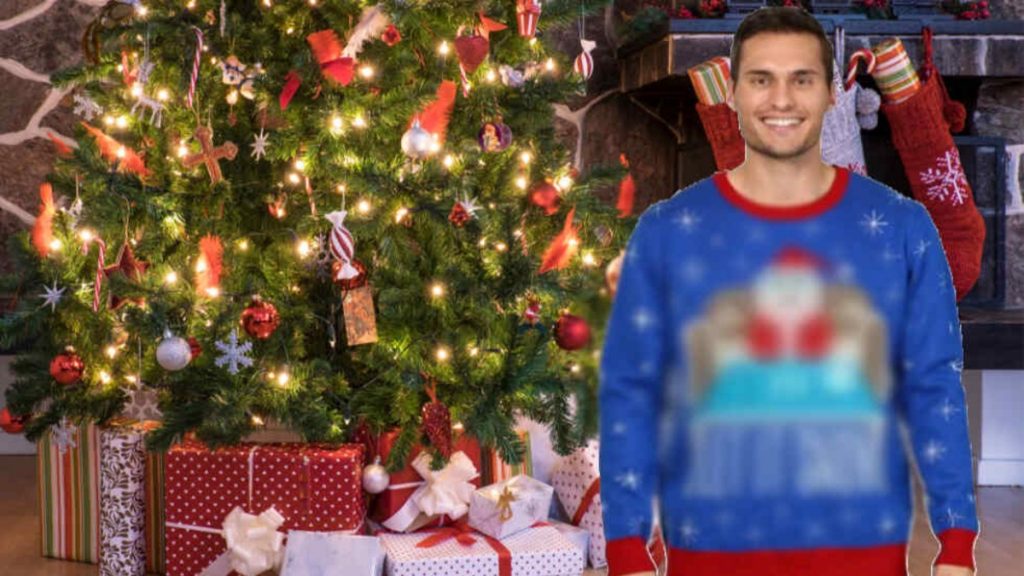 Отовсюду обо всем: Этот рождественский свитер с «обнюханным» Сантой вызвал бурю негодования