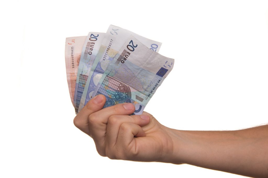 Деньги: Жителей Германии предупреждают о фальшивых деньгах: обращайте внимание на эти характеристики