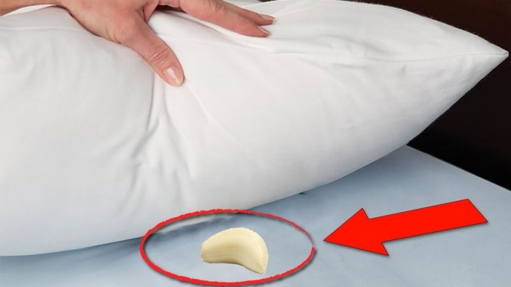 Здоровье: Вот почему стоит перед сном класть чеснок под подушку