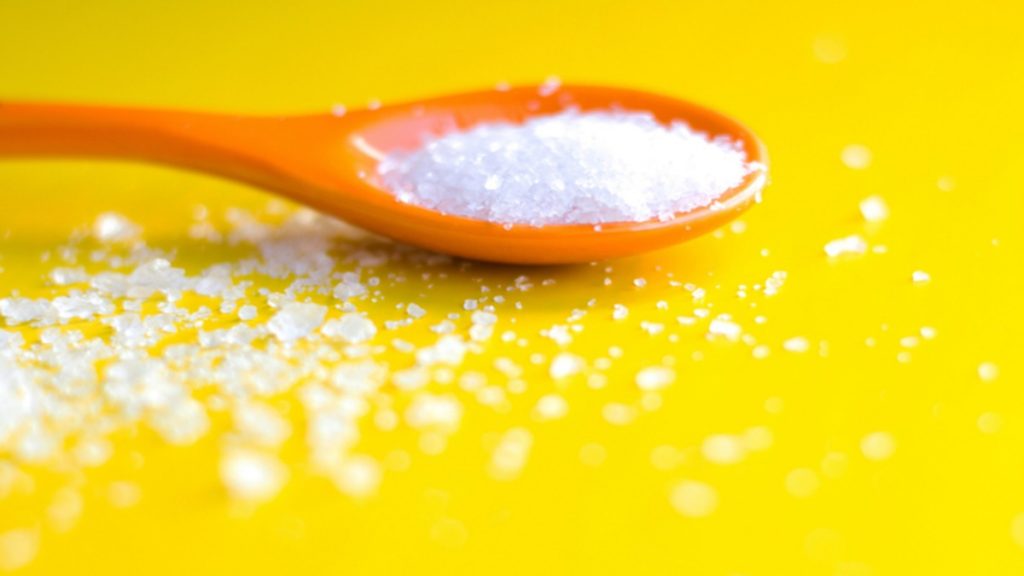 Здоровье: 6 признаков того, что вы едите слишком много соли