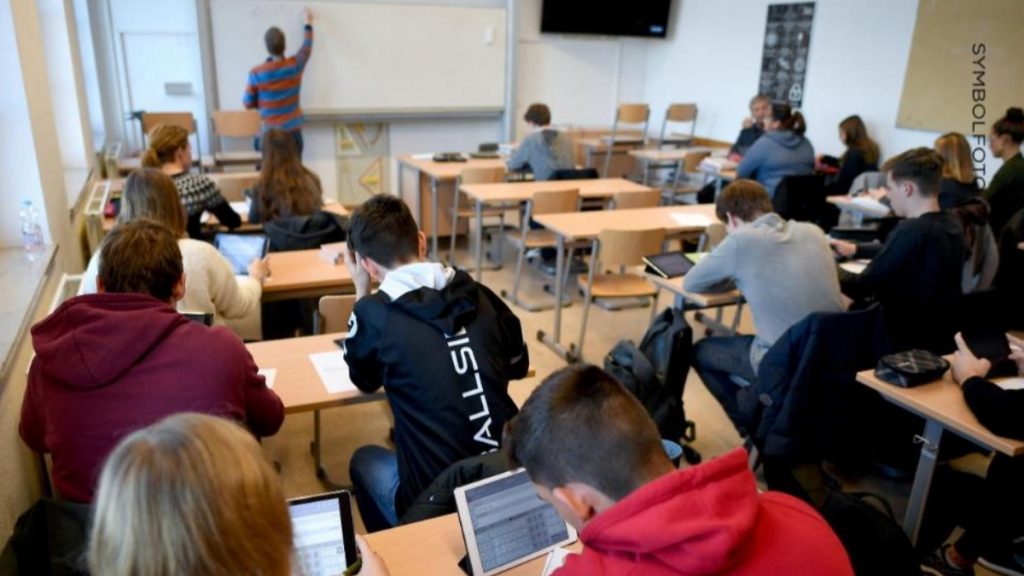 Общество: В Германии каждый пятый 15-летний школьник читает на уровне первоклассника