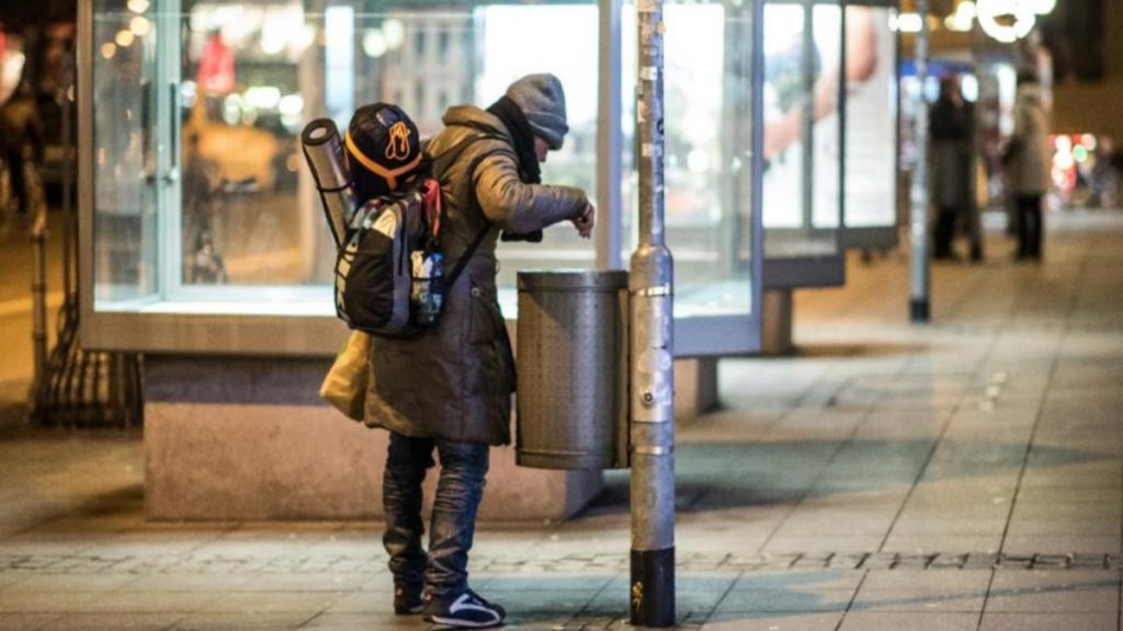 Деньги: Как много людей в Германии живет на грани бедности?