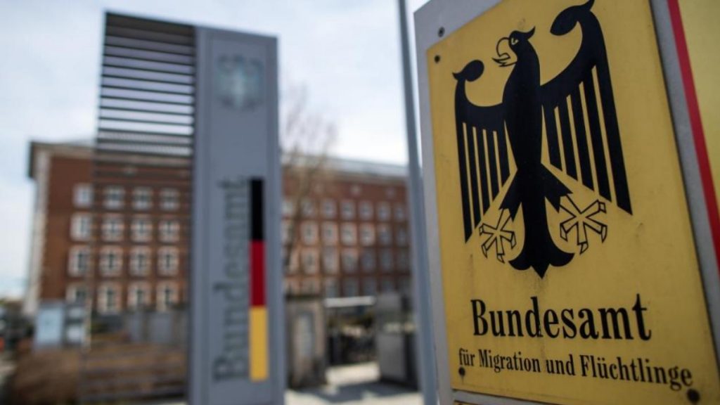 Общество: Миграционный кризис: в Германии в этом году подали меньше прошений об убежище