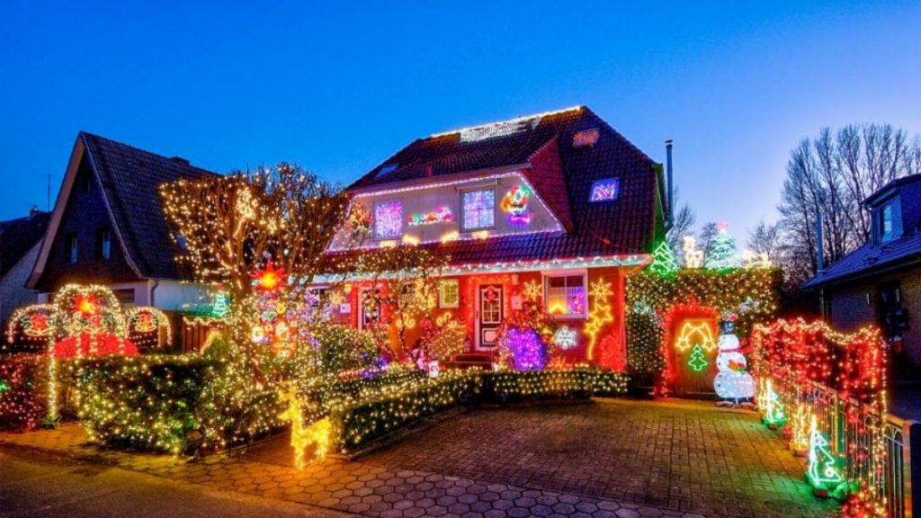 Галерея: Самый яркий и сумасшедший рождественский декор жилых домов в Германии
