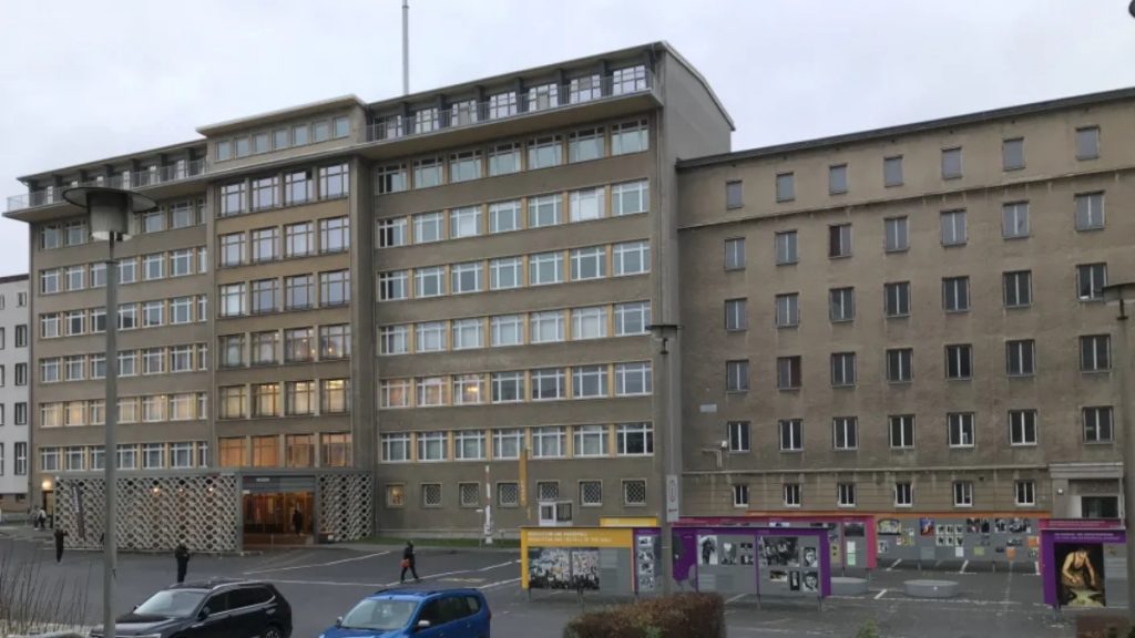 Происшествия: Очередное ограбление: в Берлине неизвестные проникли в музей Штази и вынесли оттуда украшения и ордена