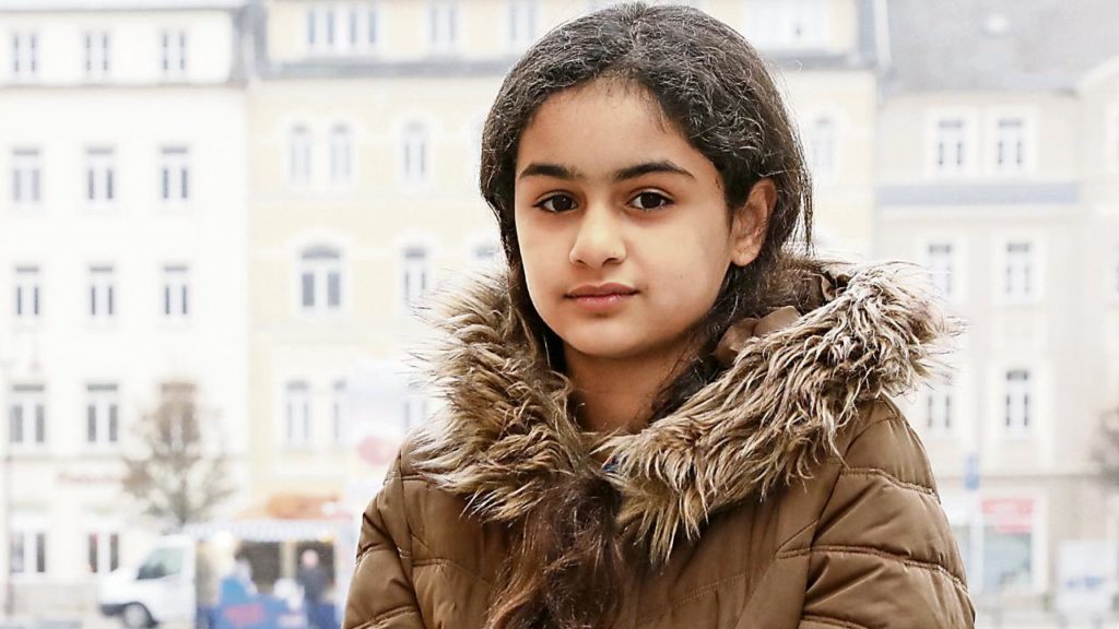 Общество: Плюют, оскорбляют и угрожают ножом: маленькая беженка рассказала о жизни в Германии