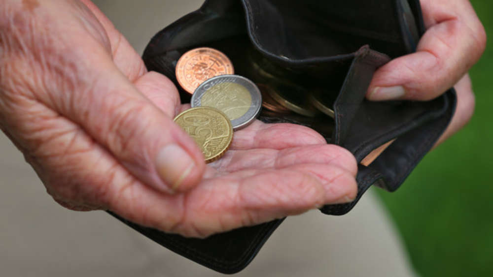 Общество: Тяжело больной пенсионер живет всего на пять евро в месяц