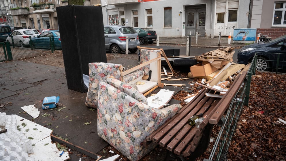 Общество: Улицы столицы Германии превращаются в свалку ненужный вещей