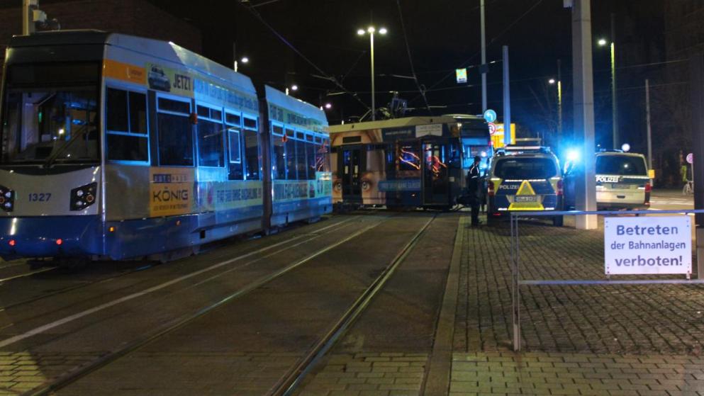 Происшествия: Глупая храбрость: в Лейпциге трамвай несколько десятков метров тащил за собой тело молодого парня