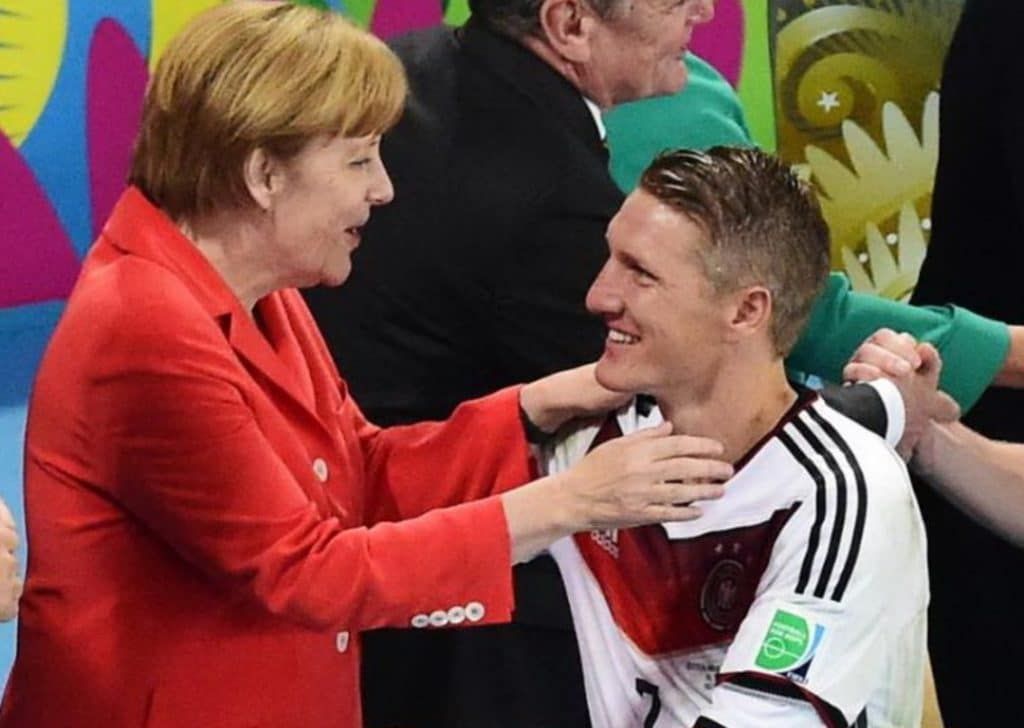 Общество: Воссоединения чемпиона и канцлера: Меркель встретилась со своим любимчиком