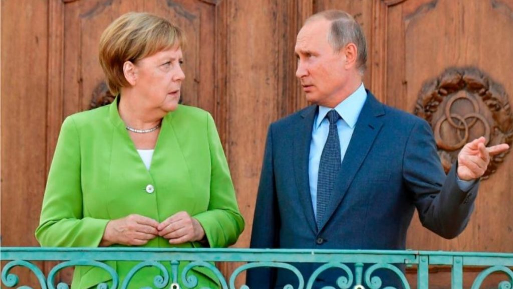 Политика: Путин пригласил Меркель в Москву для проведения переговоров