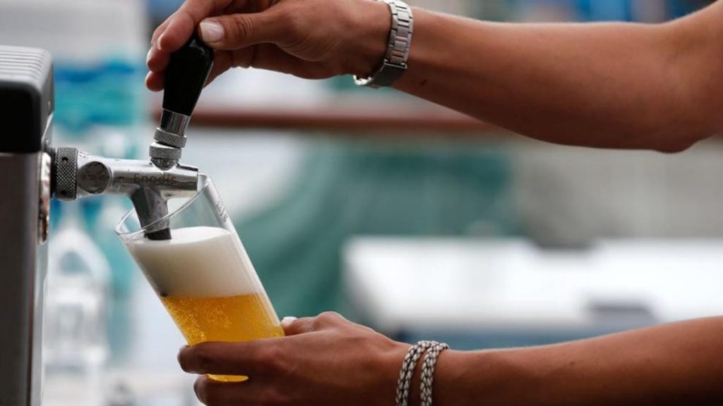 Общество: В Германии подорожает пиво: стоимость напитков каких производителей повысится?