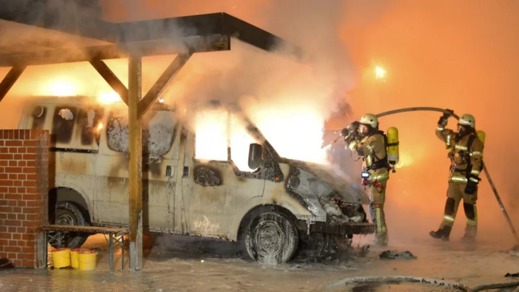 Происшествия: 352 поджога за год: в Берлине практически ежедневно горят автомобили
