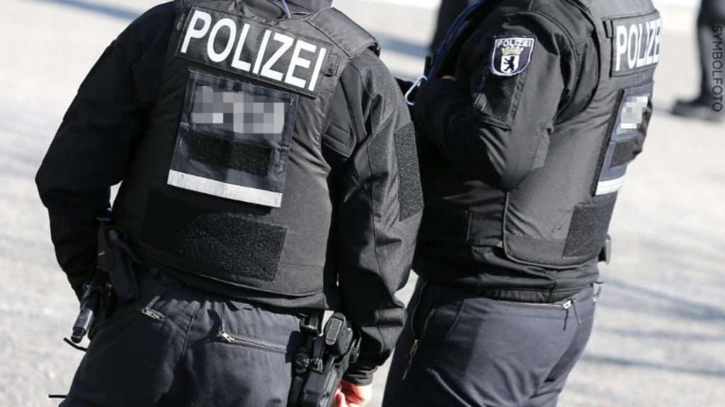 Происшествия: Берлин: 19 полицейских ежедневно становятся жертвами насилия