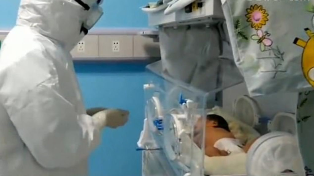 Отовсюду обо всем: Новорожденная девочка выздоравливает от коронавируса самостоятельно без лекарств