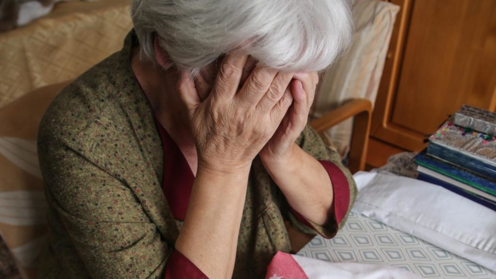 Общество: Обещая вылечить пенсионерку, русская шарлатанка украла у нее все деньги