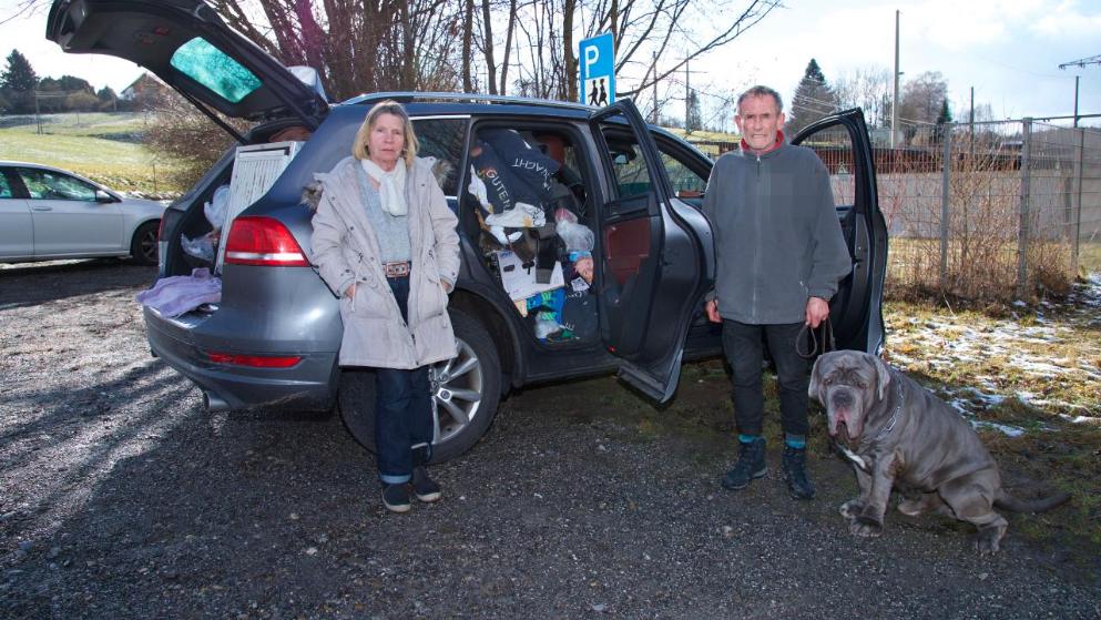Общество: Супруги из Баварии уже год живут в машине из-за бойцовской собаки