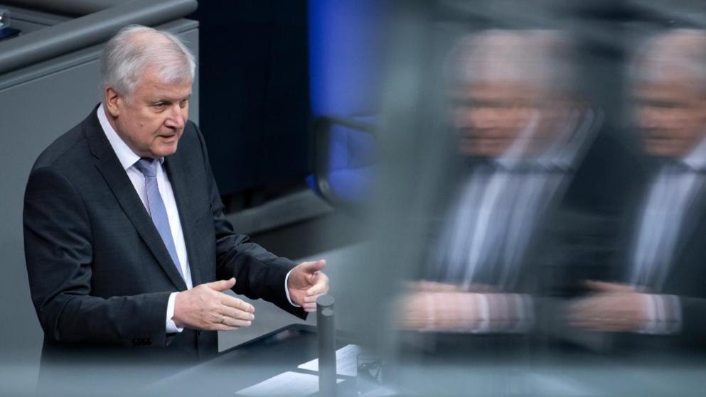 Политика: Германии опять придется пережить 2015 год? Зеехофер говорит о новом миграционном кризисе