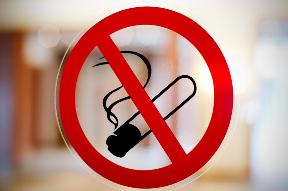 Общество: Германия меняет законы: запрету на курение на детских площадках и в общественных местах быть!