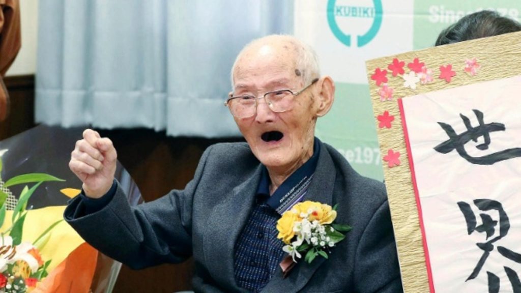 Отовсюду обо всем: Старейший мужчина в мире поделился своим рецептом долголетия