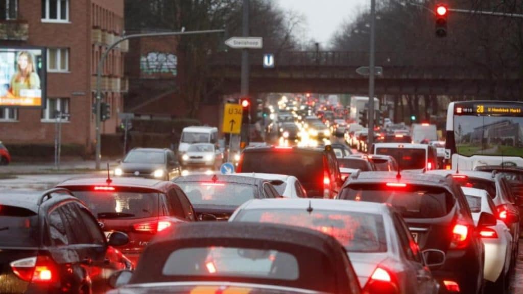 Общество: Власти Гамбурга искусственно создают пробки, чтобы водители выбирали другие маршруты